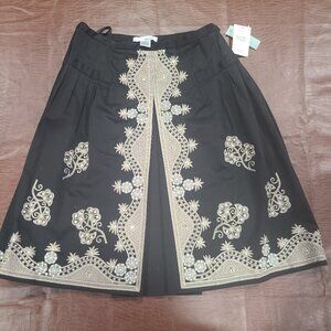 WD. NY A-Line Knee Length Skirt Embroidery & Rhinestones Sz 8
